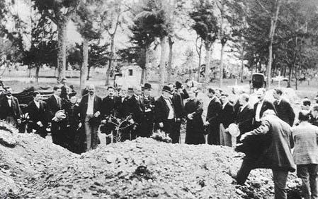 Burial of the victims of the U.S.S. Maine, Colon Cemetery, Havana, Cuba