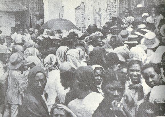 Cuban refugees wait for food at El Caney, Cuba