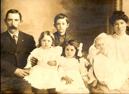 Patrick and Catherine Gaul and family, about 1907