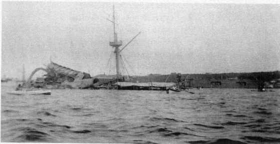 Goi 's photograph of the destroyed MAINE courtesy of Jose Poncet